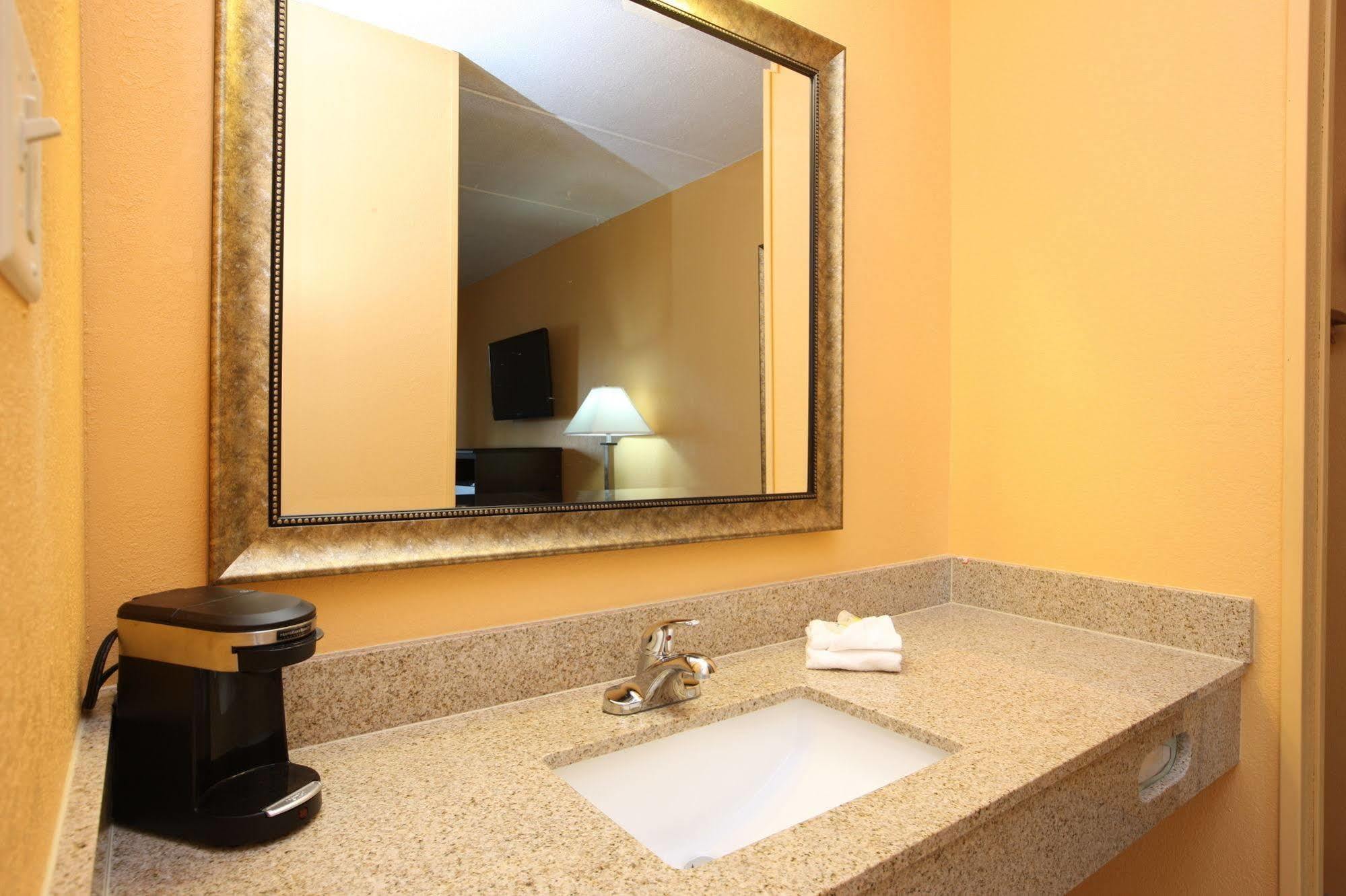 Blue Sky Inn Glens Falls-Saratoga-Lake George Zewnętrze zdjęcie